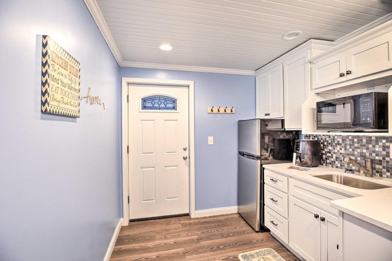 Updated Williamstown Apartment With Kitchen! Exterior photo