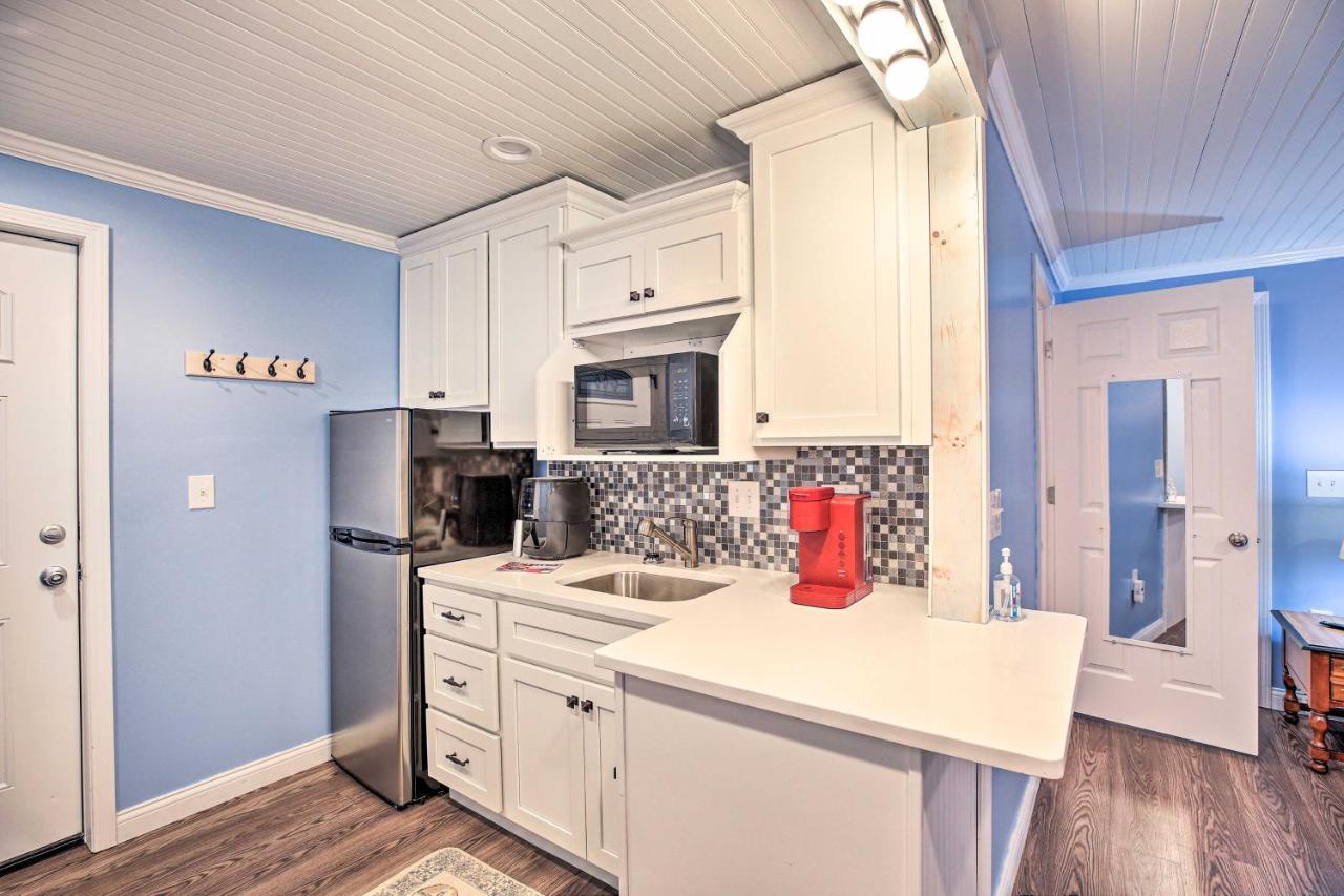 Updated Williamstown Apartment With Kitchen! Exterior photo
