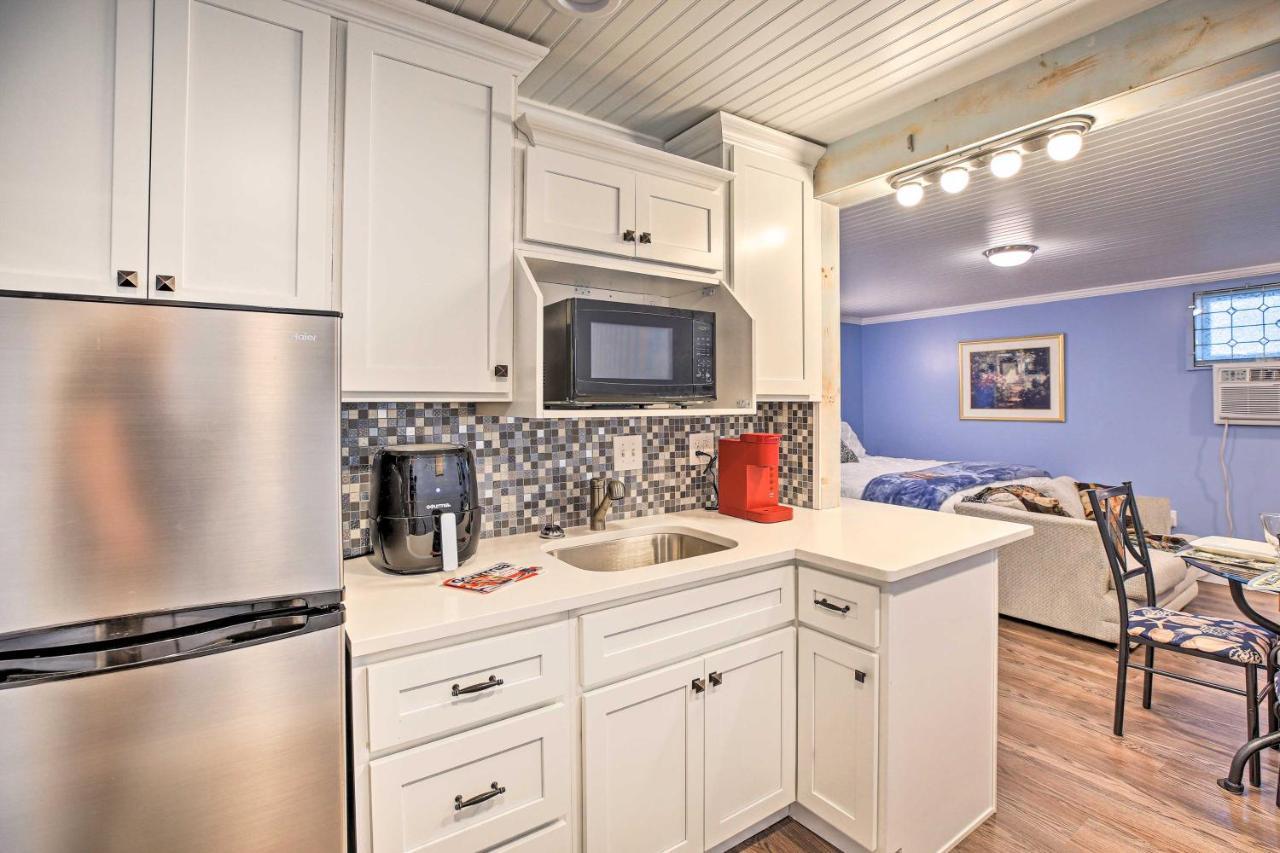 Updated Williamstown Apartment With Kitchen! Exterior photo